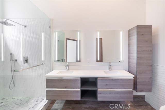 2713 Carnegie Lane, Redondo Beach, California 90278, 4 Bedrooms Bedrooms, ,4 BathroomsBathrooms,Residential,Sold,Carnegie,SB19244755