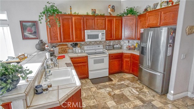 16286 Crown Valley Drive Apple Valley CA 92307