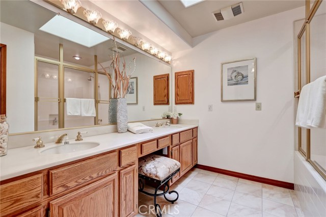 22 Dover Place, Manhattan Beach, California 90266, 2 Bedrooms Bedrooms, ,2 BathroomsBathrooms,Residential,Sold,Dover,SB18247176