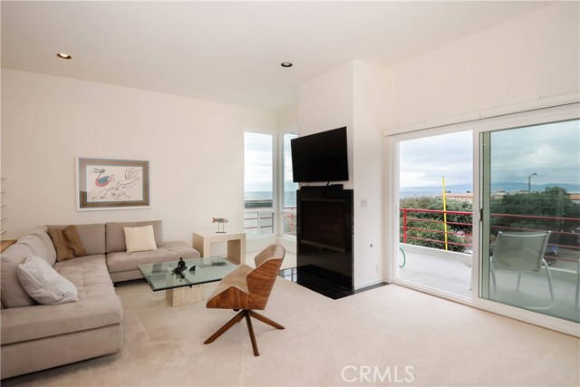 116 26th Street, Manhattan Beach, California 90266, 2 Bedrooms Bedrooms, ,2 BathroomsBathrooms,Residential,Sold,26th,SB21017134