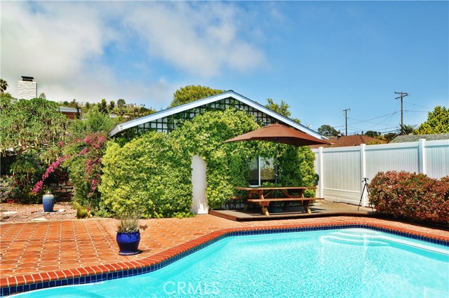Star Jazmine in Spring bloom lead to large bonus room