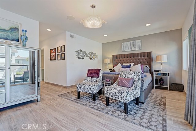 300 28th Street, Hermosa Beach, California 90254, 4 Bedrooms Bedrooms, ,4 BathroomsBathrooms,Residential,Sold,28th,SB18066666