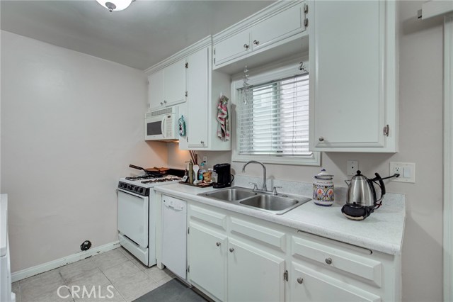 2211 Nelson Avenue, Redondo Beach, California 90278, 6 Bedrooms Bedrooms, ,3 BathroomsBathrooms,Residential,Sold,Nelson,SB19252615