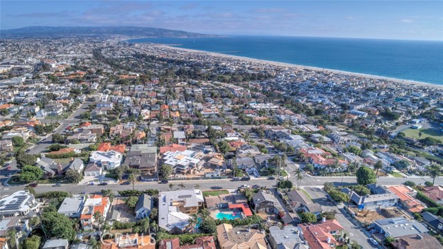 919 1st Street, Manhattan Beach, California 90266, 3 Bedrooms Bedrooms, ,2 BathroomsBathrooms,Residential,Sold,1st,SB17170070