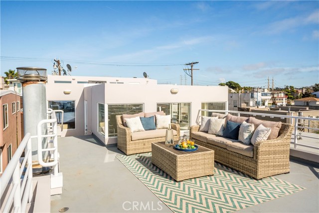228 Manhattan Avenue, Hermosa Beach, California 90254, 3 Bedrooms Bedrooms, ,3 BathroomsBathrooms,Residential,Sold,Manhattan,PV18057092