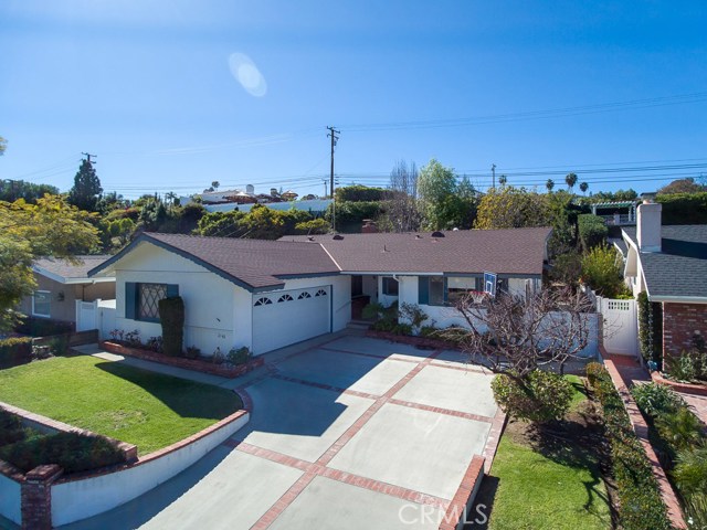 2142 Santa Rena Drive, Rancho Palos Verdes, California 90275, 4 Bedrooms Bedrooms, ,2 BathroomsBathrooms,Residential,Sold,Santa Rena,PV18037589