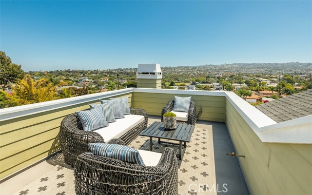 1038 Avenue D, Redondo Beach, California 90277, 5 Bedrooms Bedrooms, ,4 BathroomsBathrooms,Residential,Sold,Avenue D,PV21115047