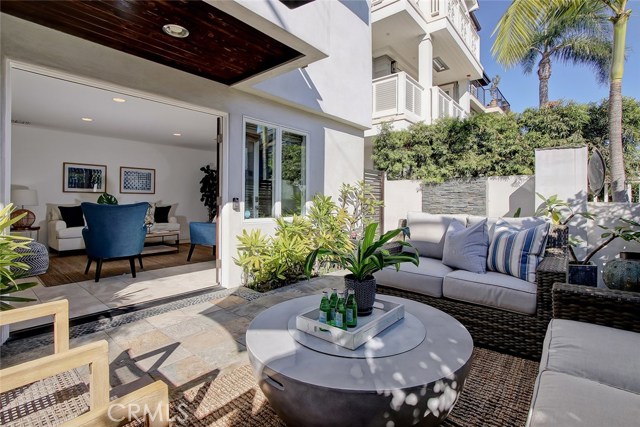 417 27th Street, Manhattan Beach, California 90266, 3 Bedrooms Bedrooms, ,1 BathroomBathrooms,Residential,Sold,27th,SB21023616