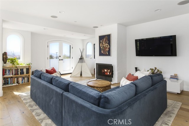 413 15th Street, Manhattan Beach, California 90266, 3 Bedrooms Bedrooms, ,3 BathroomsBathrooms,Residential,Sold,15th,SB21111117