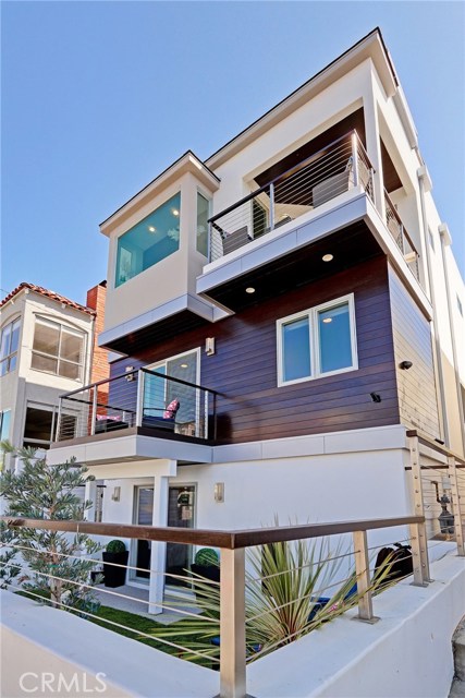 300 28th Street, Hermosa Beach, California 90254, 4 Bedrooms Bedrooms, ,4 BathroomsBathrooms,Residential,Sold,28th,SB18066666