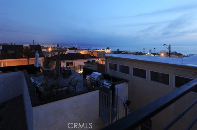 228 28th Court, Hermosa Beach, California 90254, 2 Bedrooms Bedrooms, ,1 BathroomBathrooms,Residential,Sold,28th,SB19117111