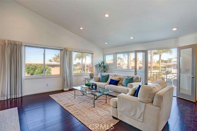 939 1st Street, Manhattan Beach, California 90266, 4 Bedrooms Bedrooms, ,4 BathroomsBathrooms,Residential,Sold,1st,SB17057614