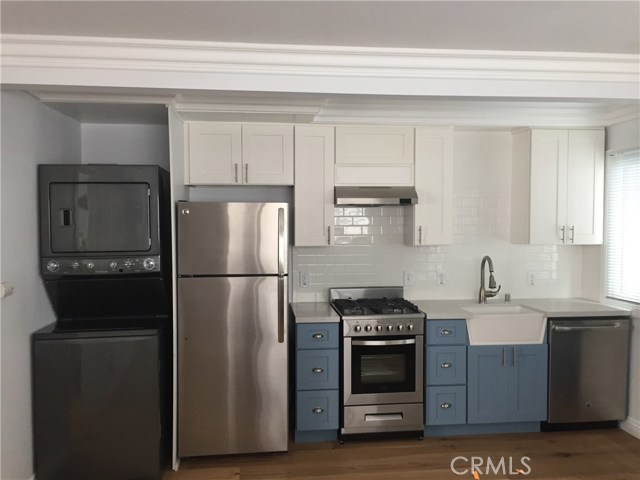 Downstairs unit kitchen with stackable washer-dryer unit