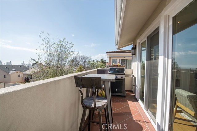 613 Lucia Avenue, Redondo Beach, California 90277, 4 Bedrooms Bedrooms, ,2 BathroomsBathrooms,Residential,Sold,Lucia,SB20146228