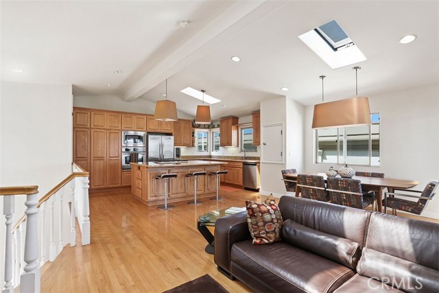 220 23rd Street, Manhattan Beach, California 90266, 3 Bedrooms Bedrooms, ,1 BathroomBathrooms,Residential,Sold,23rd,OC19050321