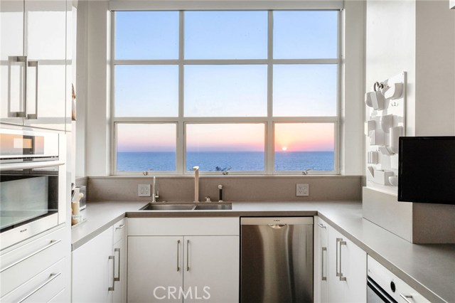 Wash your dishes with a great oceanview