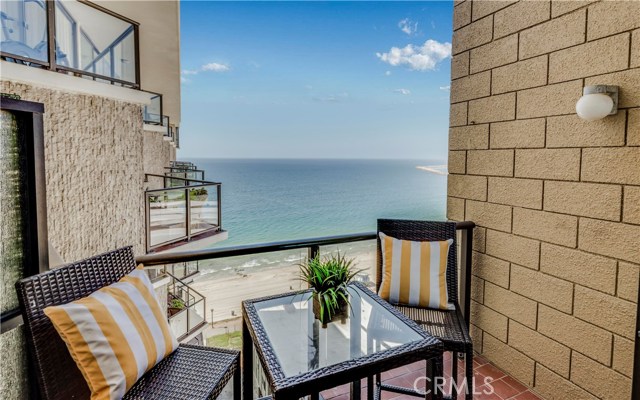 531 Esplanade, Redondo Beach, California 90277, 2 Bedrooms Bedrooms, ,3 BathroomsBathrooms,Residential,Sold,Esplanade,SB19000040