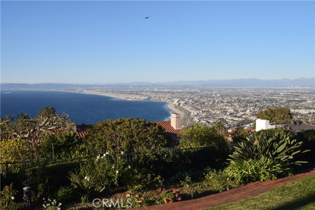 2217 Via Guadalana, Palos Verdes Estates, California 90274, 4 Bedrooms Bedrooms, ,2 BathroomsBathrooms,Residential,Sold,Via Guadalana,PV20126825