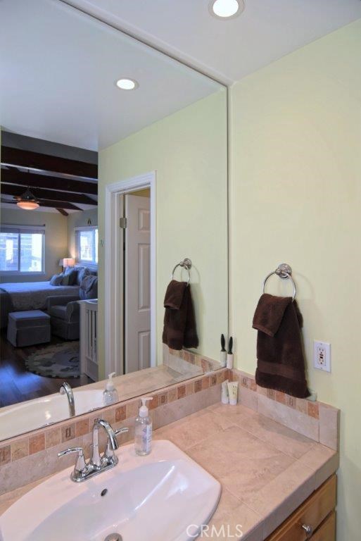 546 11th Street, Hermosa Beach, California 90254, 2 Bedrooms Bedrooms, ,3 BathroomsBathrooms,Residential,Sold,11th,SB18018596