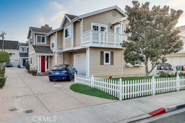2104 Nelson Avenue, Redondo Beach, California 90278, 4 Bedrooms Bedrooms, ,3 BathroomsBathrooms,Residential,Sold,Nelson,SB20211994