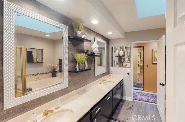 5 Bed Home for Sale in Hawthorne, California