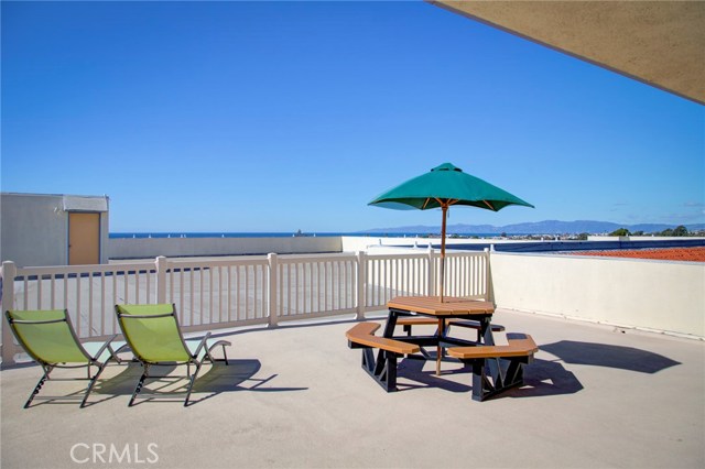 1707 Pacific Coast, Hermosa Beach, California 90254, 2 Bedrooms Bedrooms, ,2 BathroomsBathrooms,Residential,Sold,Pacific Coast,SB19021839