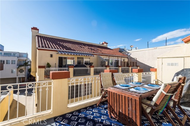 840 Loma Drive, Hermosa Beach, California 90254, 3 Bedrooms Bedrooms, ,2 BathroomsBathrooms,Residential,Sold,Loma,SB18033597