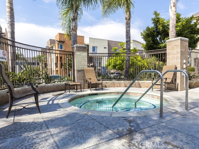 2 Bed Home for Sale in Hawthorne, California