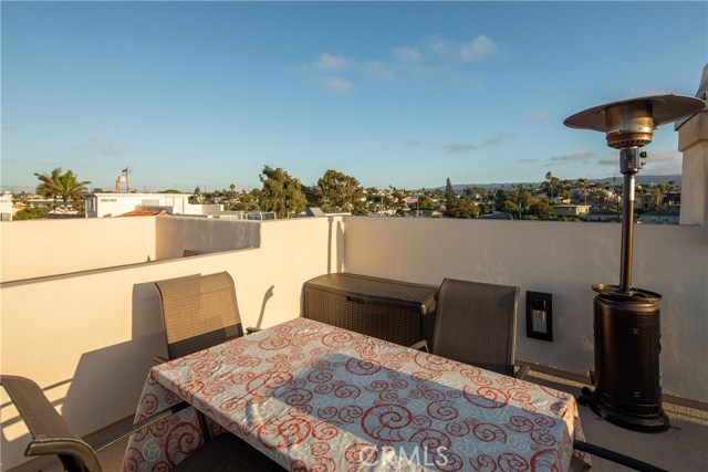 233 Helberta Avenue, Redondo Beach, California 90277, 4 Bedrooms Bedrooms, ,2 BathroomsBathrooms,Residential,Sold,Helberta,SB19225770