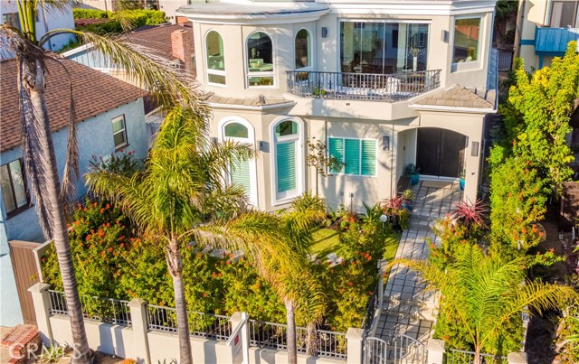2524 Manhattan Avenue, Hermosa Beach, California 90254, 5 Bedrooms Bedrooms, ,3 BathroomsBathrooms,Residential,Sold,Manhattan,SB18096858