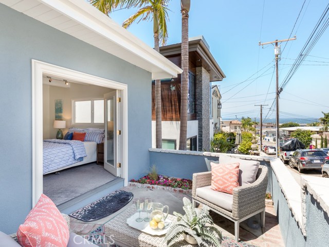 1136 2nd Street, Hermosa Beach, California 90254, 4 Bedrooms Bedrooms, ,3 BathroomsBathrooms,Residential,Sold,2nd,SB19115231