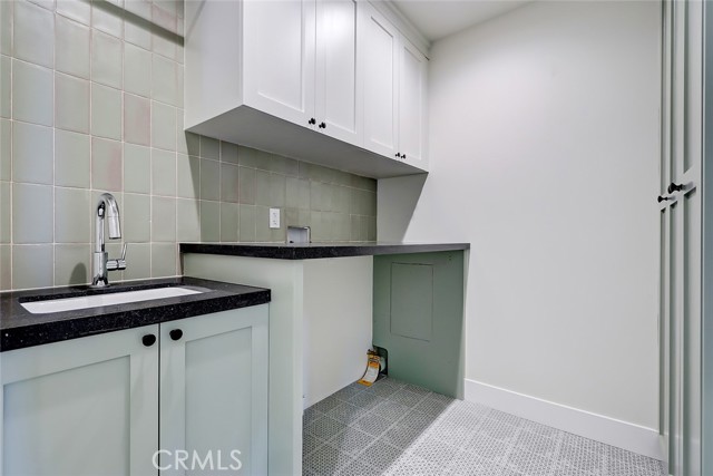 1400 17th Street, Manhattan Beach, California 90266, 5 Bedrooms Bedrooms, ,3 BathroomsBathrooms,Residential,Sold,17th,SB21193120