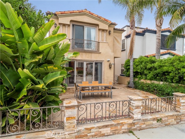 351 30th Street, Hermosa Beach, California 90254, 4 Bedrooms Bedrooms, ,3 BathroomsBathrooms,Residential,Sold,30th,SB20199821