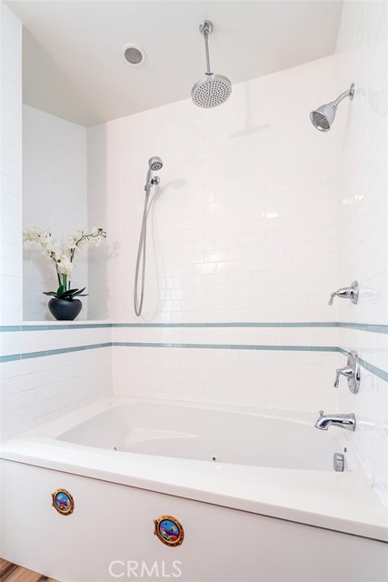 Guest/Bedroom 2 and tub and shower