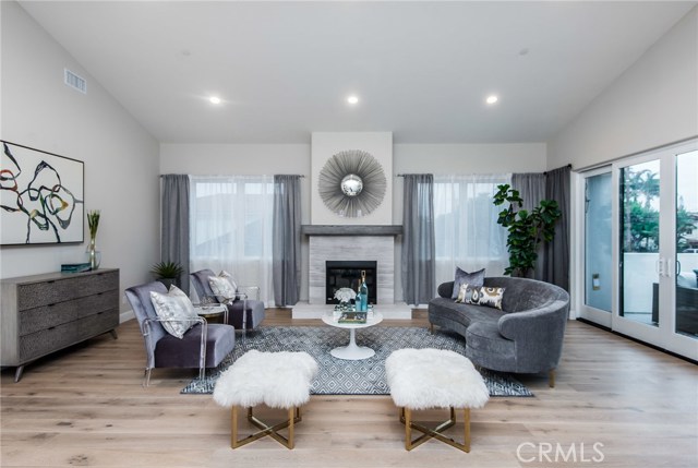 105 Juanita Avenue, Redondo Beach, California 90277, 4 Bedrooms Bedrooms, ,3 BathroomsBathrooms,Residential,Sold,Juanita,SB17254045