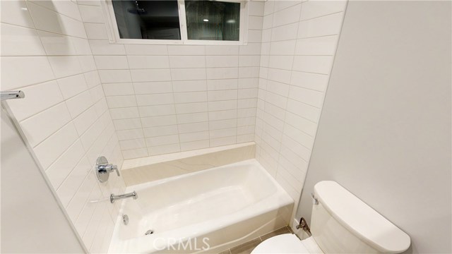 5TH BEDROOM BATH SHOWER/TUB AND COMMODE