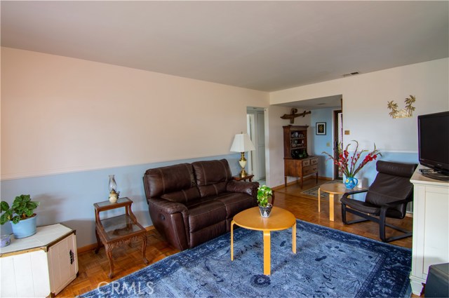 279 San Dimas Avenue