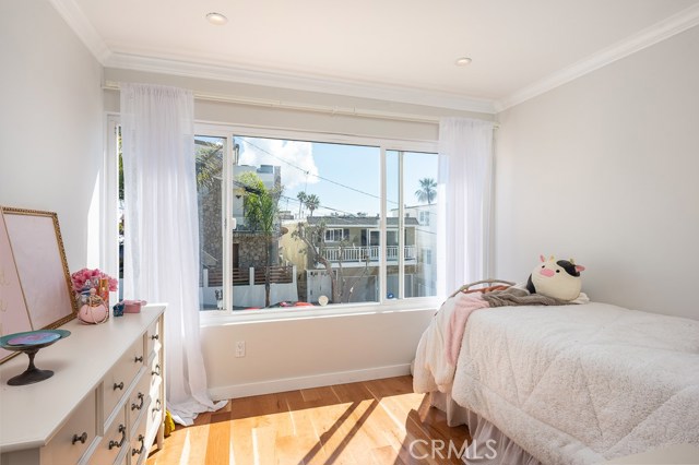 133 1st Street, Manhattan Beach, California 90266, 3 Bedrooms Bedrooms, ,2 BathroomsBathrooms,Residential,Sold,1st,SB20052011