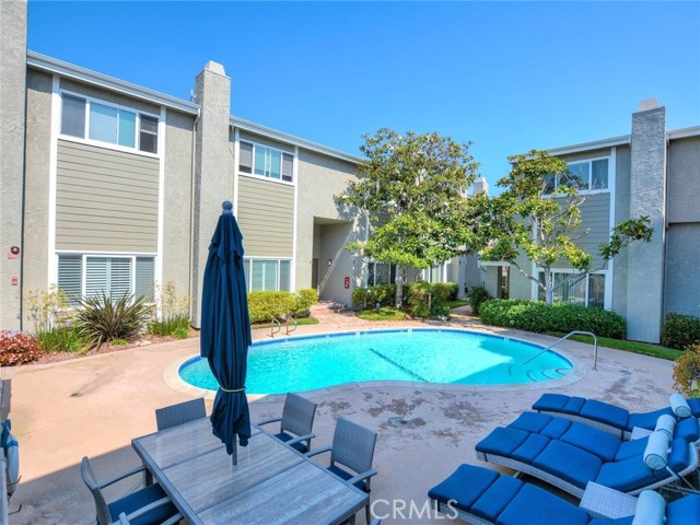 609 Meyer Lane, Redondo Beach, California 90278, 2 Bedrooms Bedrooms, ,1 BathroomBathrooms,Residential,Sold,Meyer,AR17156521