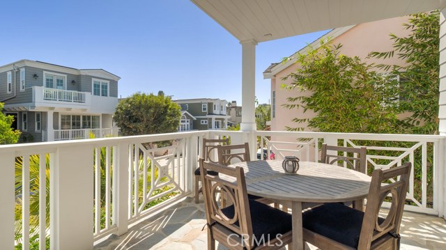 549 3rd Street, Manhattan Beach, California 90266, 5 Bedrooms Bedrooms, ,5 BathroomsBathrooms,Residential,Sold,3rd,SB17227373