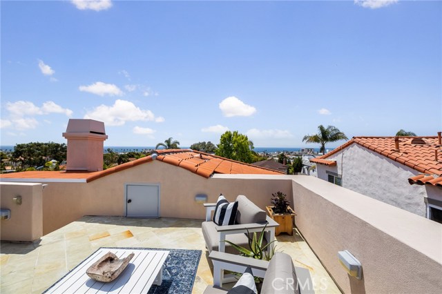 556 Helberta Avenue, Redondo Beach, California 90277, 4 Bedrooms Bedrooms, ,3 BathroomsBathrooms,Residential,Sold,Helberta,SB20115662