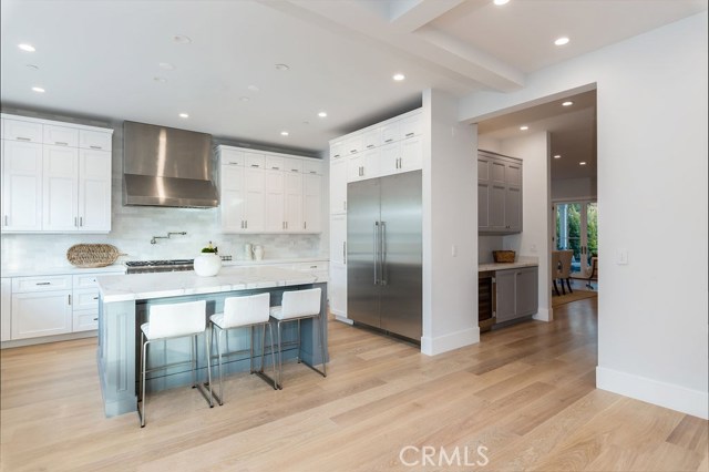 Breakfast bar and Butler's pantry