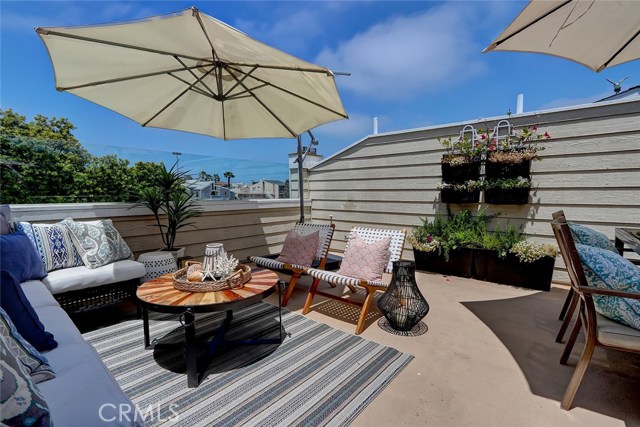 1113 Valley Drive, Hermosa Beach, California 90254, 2 Bedrooms Bedrooms, ,2 BathroomsBathrooms,Residential,Sold,Valley,SB18167602