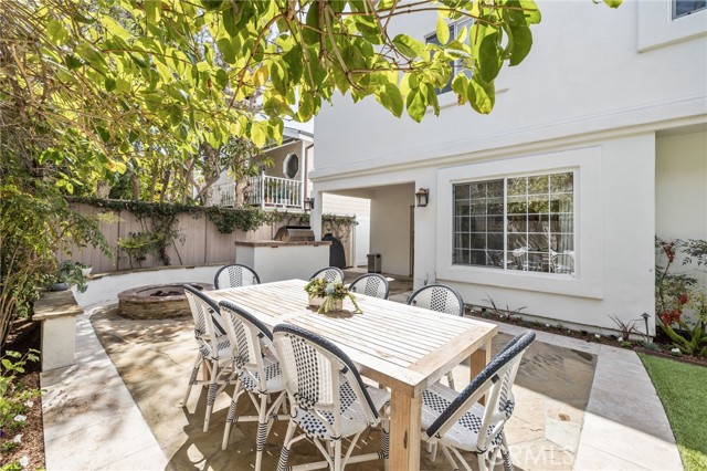2200 Elm Avenue, Manhattan Beach, California 90266, 4 Bedrooms Bedrooms, ,3 BathroomsBathrooms,Residential,Sold,Elm,SB21076957