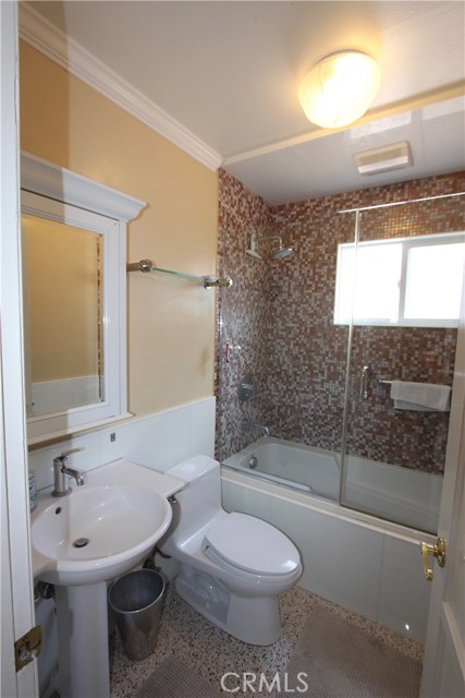 1216 18th Street, Manhattan Beach, California 90266, 3 Bedrooms Bedrooms, ,1 BathroomBathrooms,Residential,Sold,18th,SB19080474