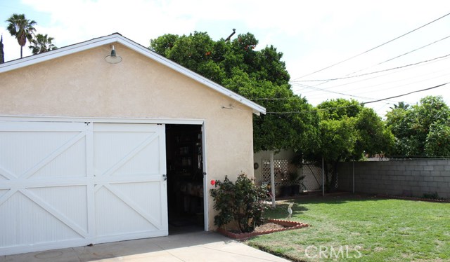 Detached Garage