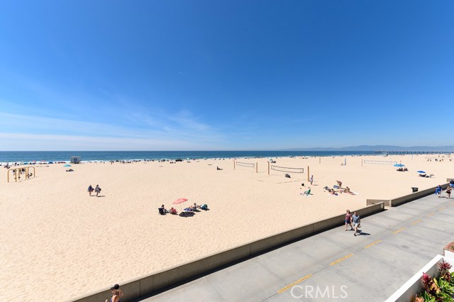 212 The Strand, Hermosa Beach, California 90254, 5 Bedrooms Bedrooms, ,1 BathroomBathrooms,Residential,Sold,The Strand,SB20000113