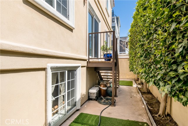 1044 7th Street, Hermosa Beach, California 90254, 4 Bedrooms Bedrooms, ,4 BathroomsBathrooms,Residential,Sold,7th,SB21057089