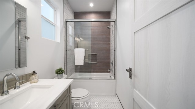 2010 Aviation Way, Redondo Beach, California 90278, 5 Bedrooms Bedrooms, ,5 BathroomsBathrooms,Residential,Sold,Aviation,PV21055057