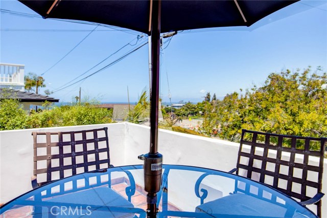1236 3rd Street, Hermosa Beach, California 90254, 2 Bedrooms Bedrooms, ,Residential,Sold,3rd,SB19113677
